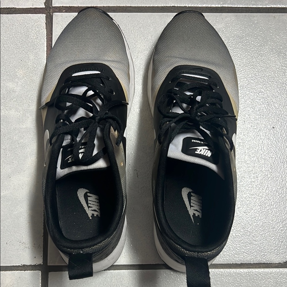Nike Dual-Tone Black and Gray Running Shoes